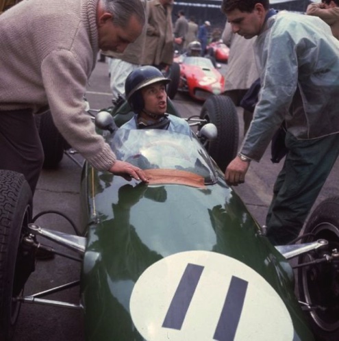 International Trophy à Silverstone (Hors Championnat) avec le mécanicien Cédric Seltzer (à droite) International Trophy à Silverstone (Hors Championnat) avec le mécanicien Cédric Seltzer (à droite)